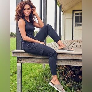 Athleta Chelsea Cargo Pants Pull On Wrinkle Resistant Utility Travel Outdoors 4